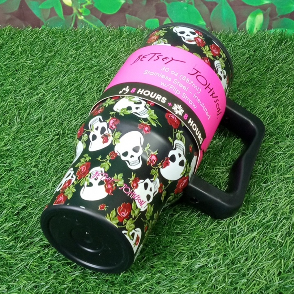 🏠 Betsey Johnson Black Travel Mug with Skull & Rose Print - Picture 3 of 6